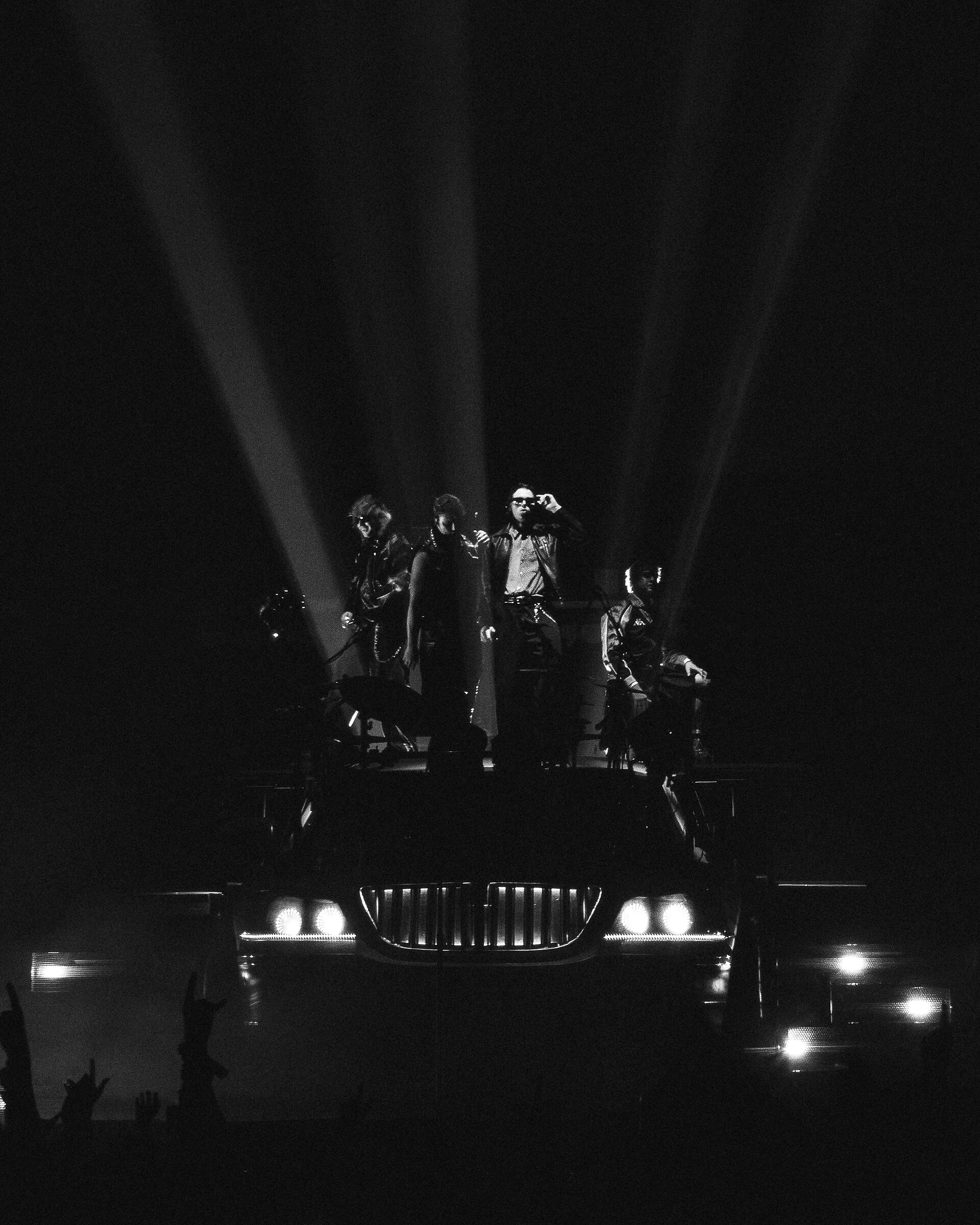 5 Seconds of Summer sobre el escenario en forma de auto, Londres, 2026