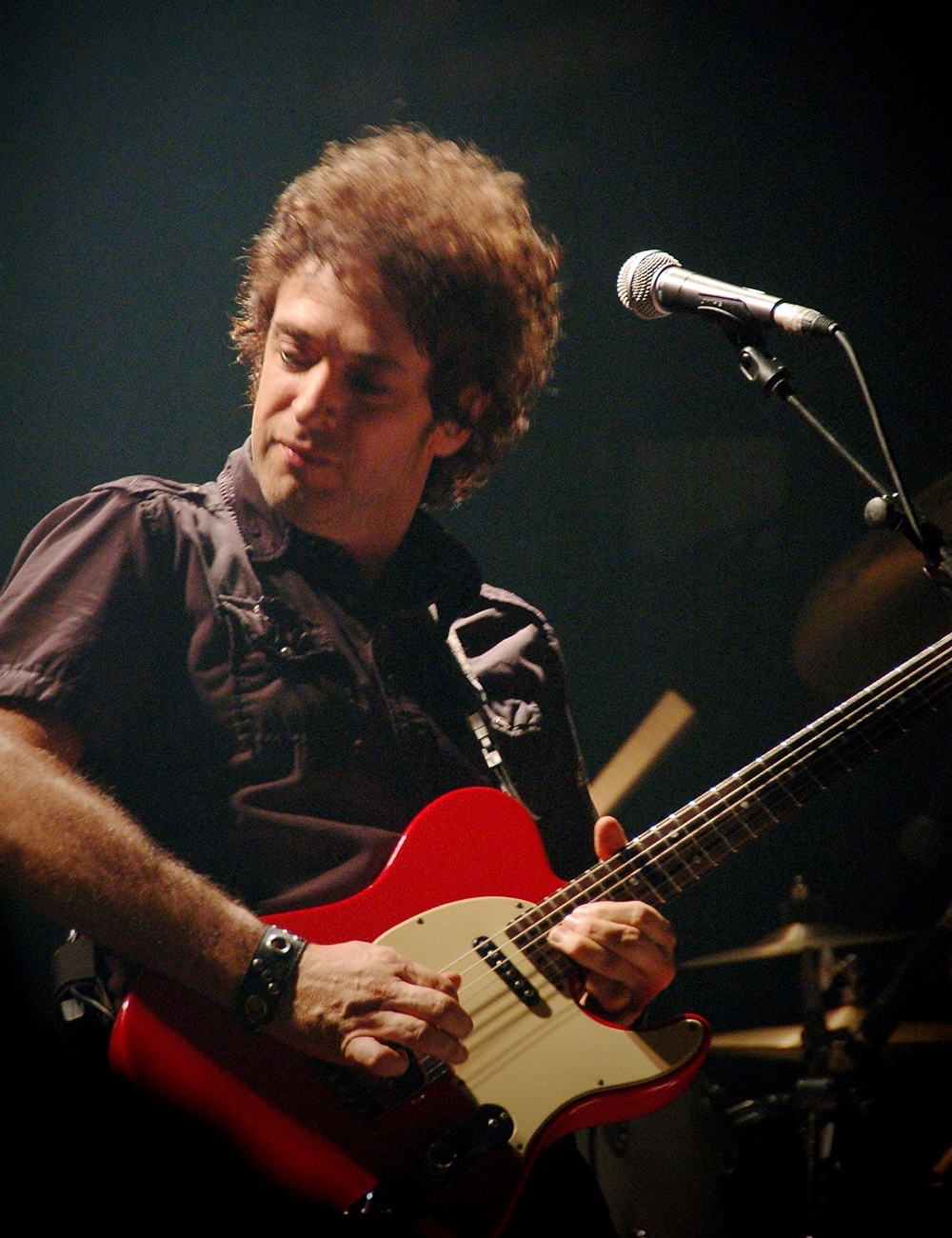 Gustavo Cerati tocando guitarra