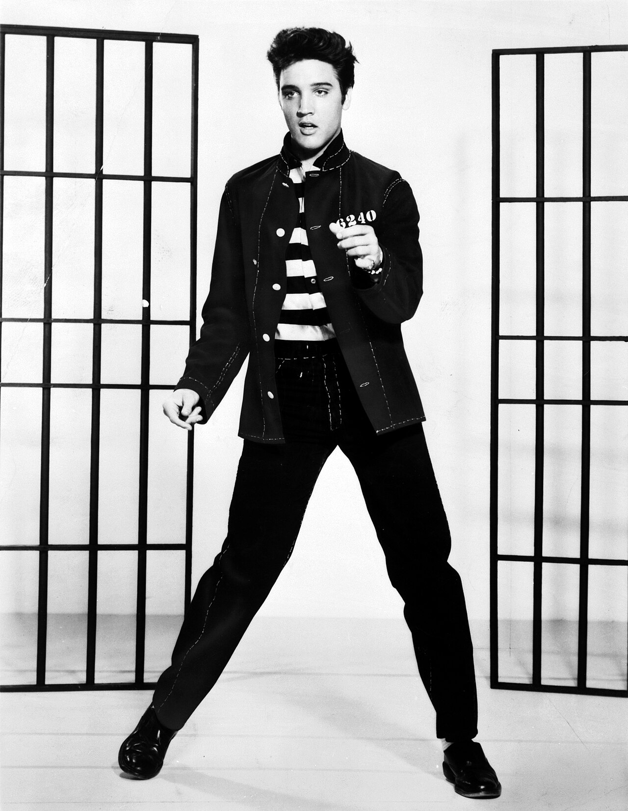 Elvis Presley en una foto de promoción de Jailhouse Rock, 1957