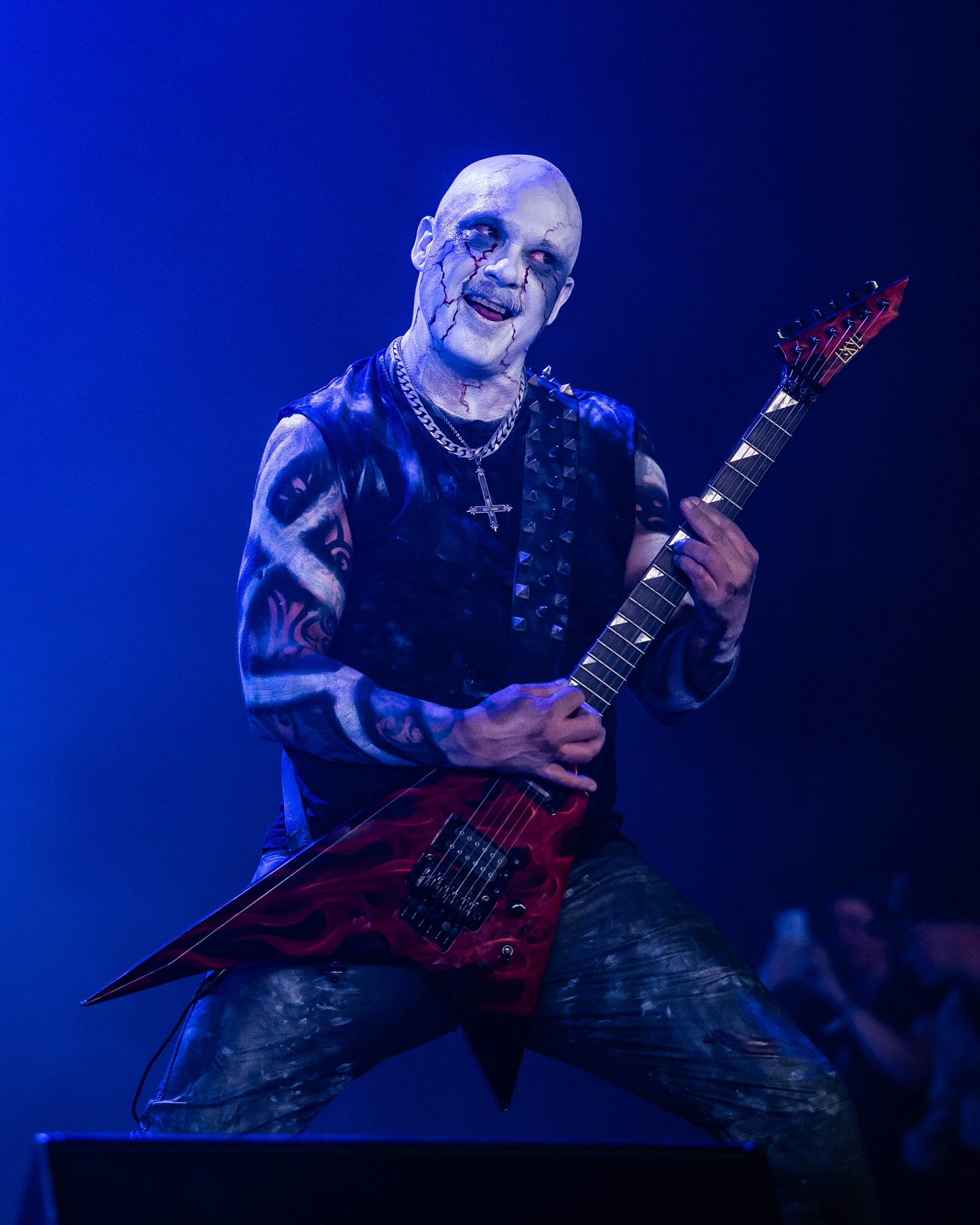 Galder, de Old Man’s Child, tocando la guitarra