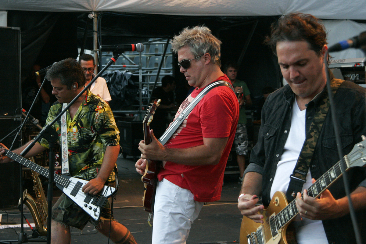 Los Pericos en un show, enero 2011