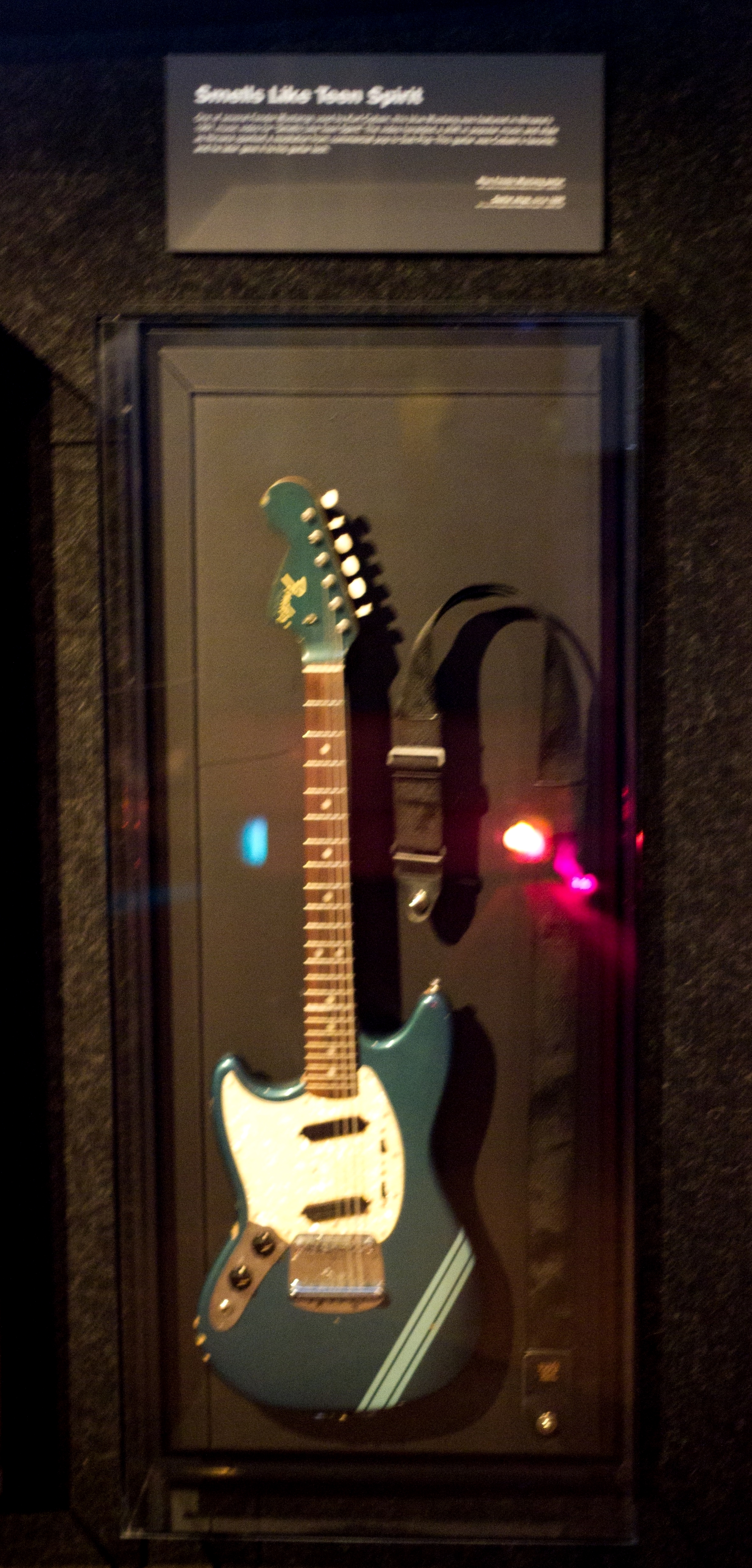 La guitarra con la que Kurt Cobain tocó Smells Like Teen Spirit